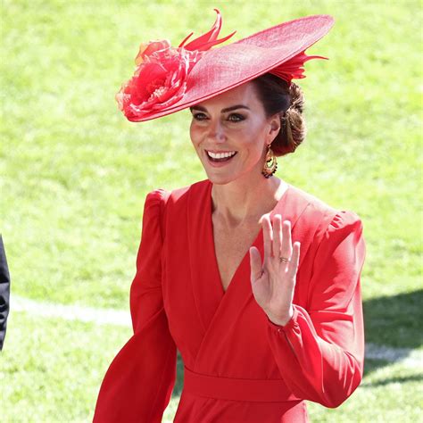 Kate Middleton deslumbra con atuendo rojo durante visita de Estado.